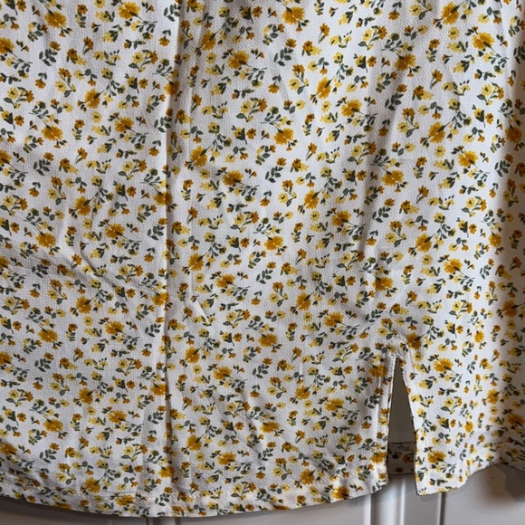 NWT Hollister- Ultra High Waist Yellow Ditsy Floral Mini Skirt Size Large - Picture 4 of 9